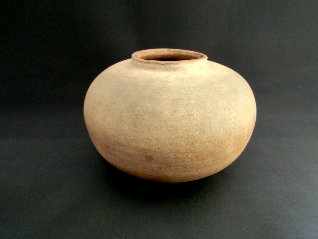  "hu" pot # considerably era. have old white earth. circle . Shizen Yu old . Tang thing China old fine art era thing antique goods #