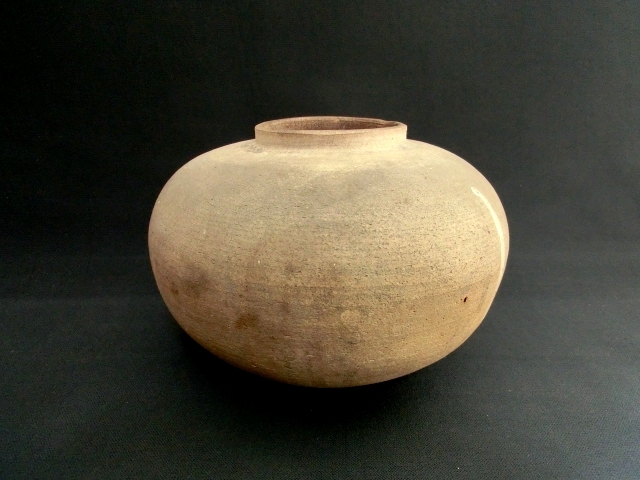  "hu" pot # considerably era. have old white earth. circle . Shizen Yu old . Tang thing China old fine art era thing antique goods #