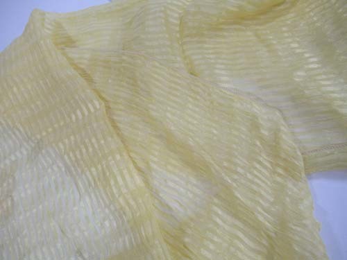 軽い軽い　絹100パのスカ－フの黄色が軽い_画像2