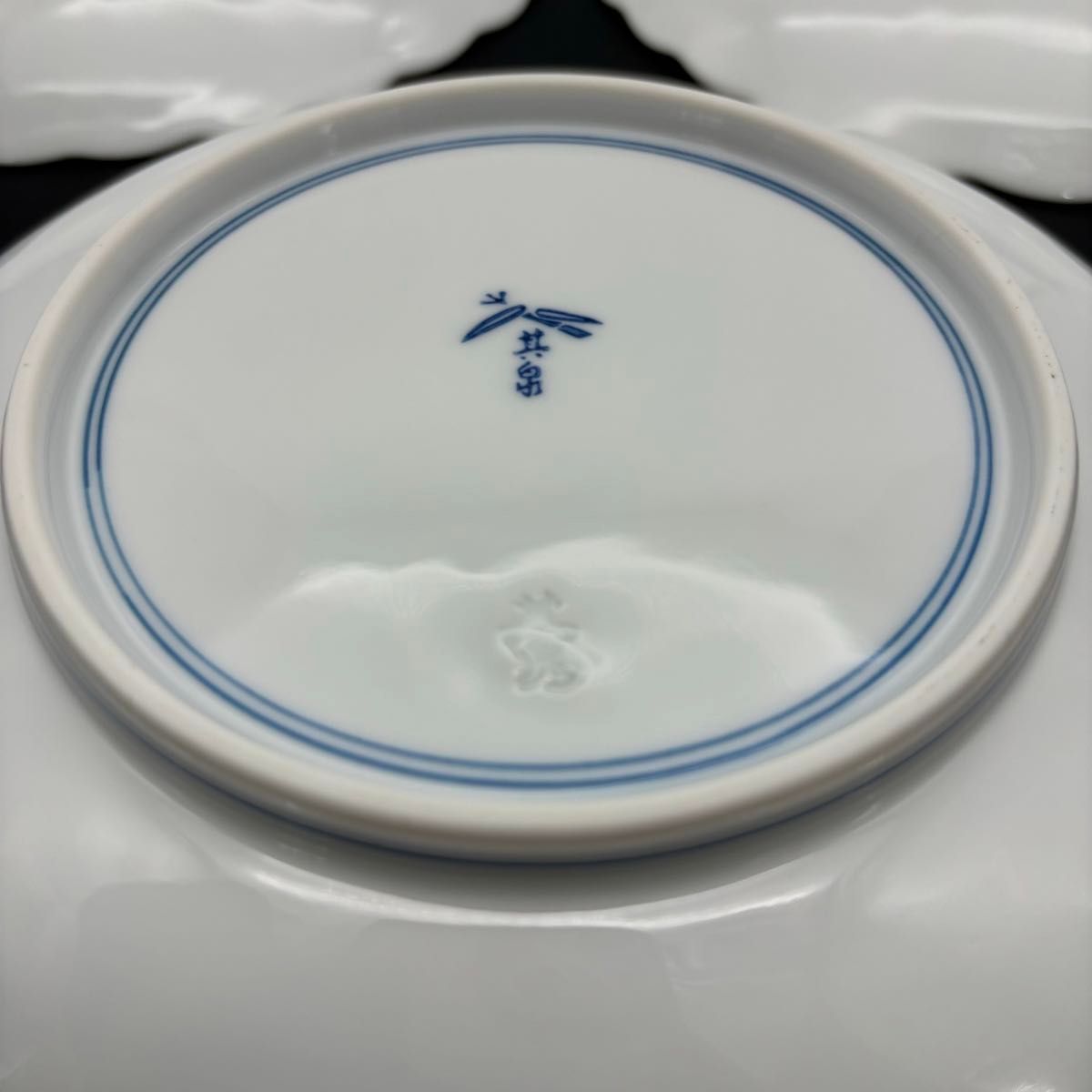 其泉窯 青白磁 牡丹彫 銘々皿 3枚/中皿/有田焼/賞美堂|Yahoo 其泉窯 青白磁 牡丹彫 銘々皿 3枚/中皿/有田焼/賞美堂|Yahoo