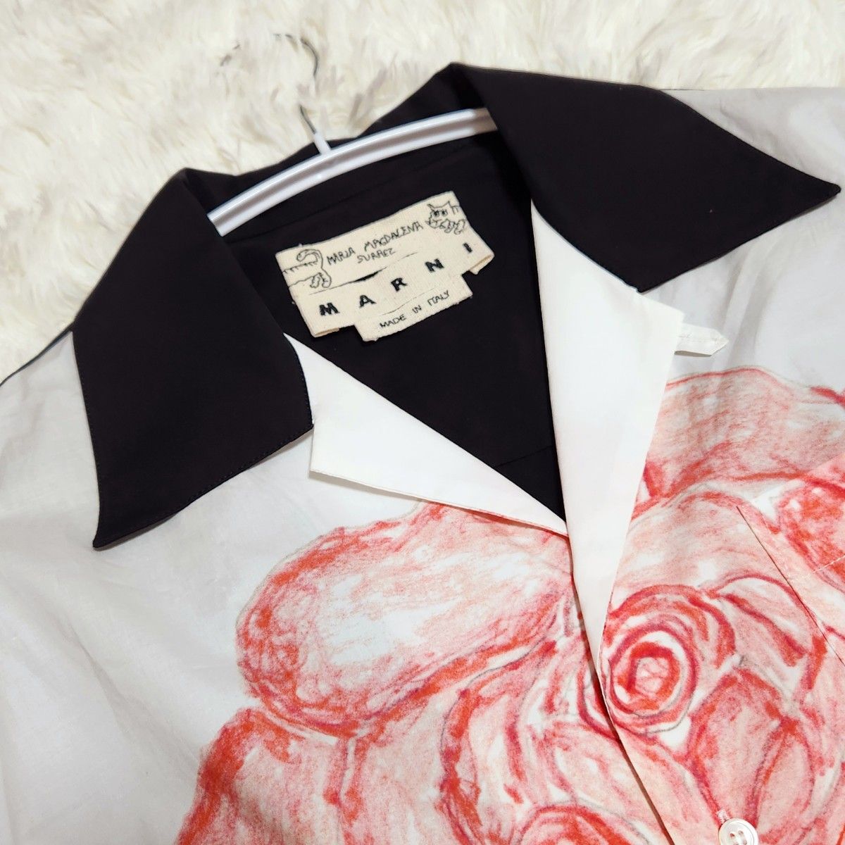 新品タグ付き マルニ MARNIコレクションライン 薔薇柄 半袖 新品タグ付き マルニ MARNIコレクションライン 薔薇柄 半袖