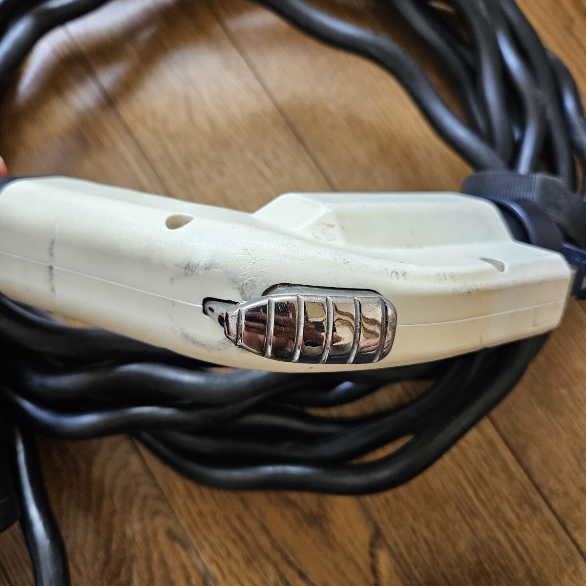 Nissan リーフ充電ケーブル 純正 バッグ付き(3NK1A) Nissan リーフ充電ケーブル純正バッグ付き(3NK1A)