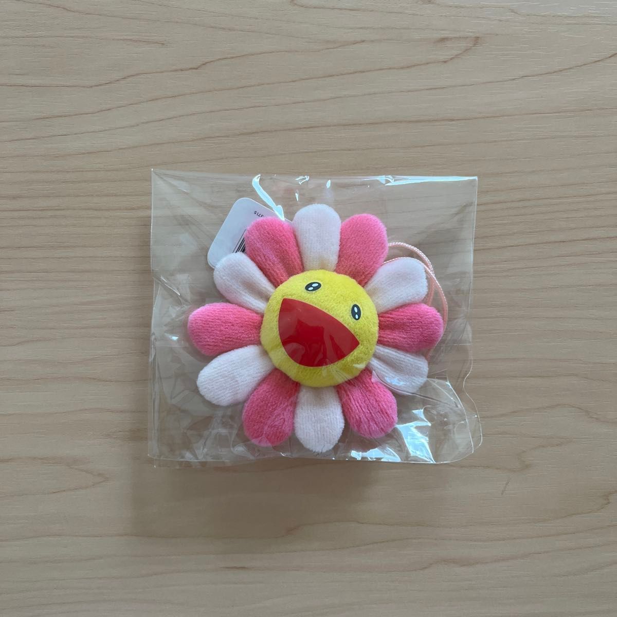 未使用 村上隆 お花 バッジ チャーム キーホルダー カイカイキキ 未使用 村上隆 お花 バッジ チャーム キーホルダー カイカイキキ