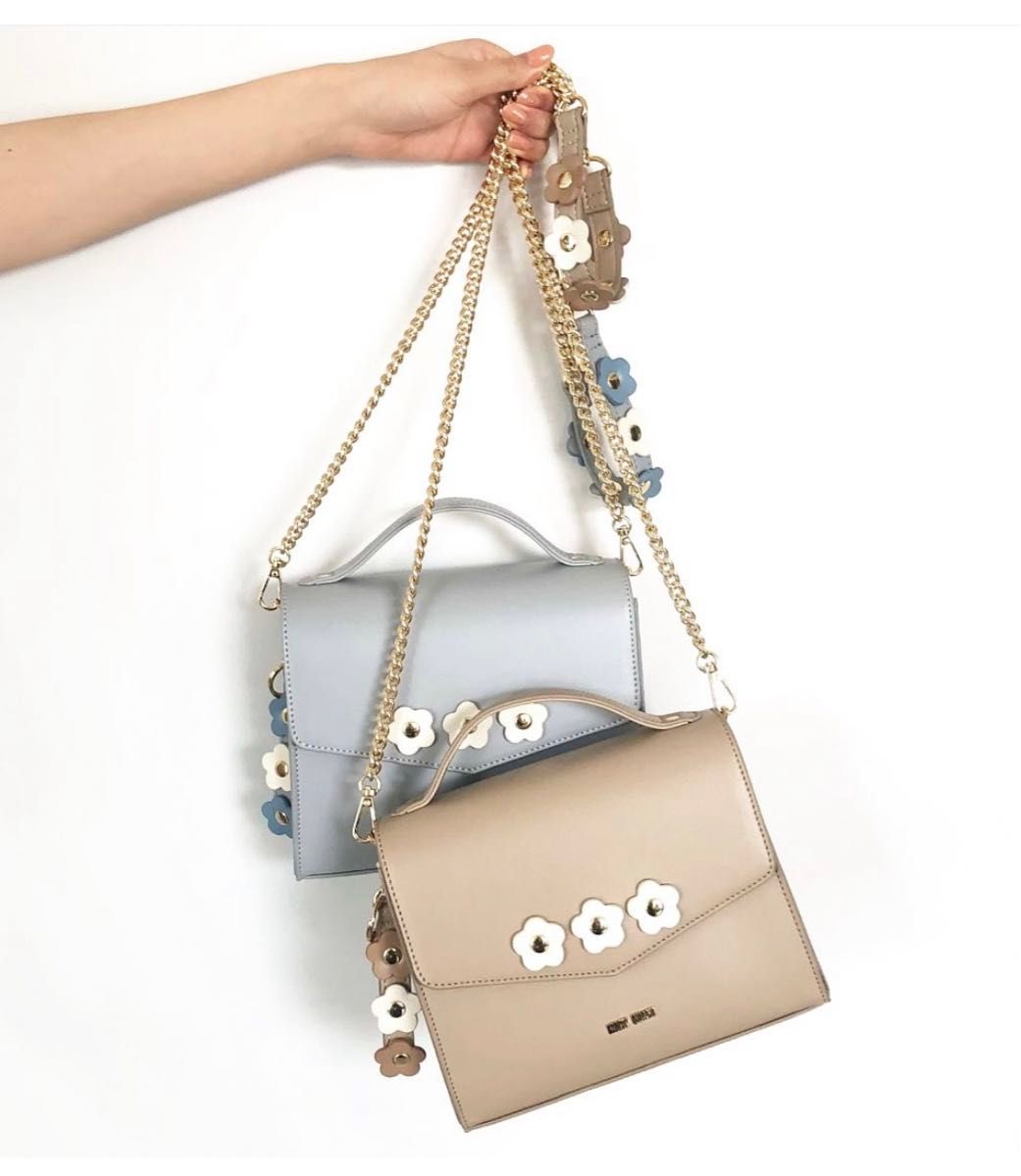 mary quantメニーデイジーカシメ2WAYショルダーベージュ新品タグ mary quantメニーデイジーカシメ2WAYショルダーベージュ新品タグ