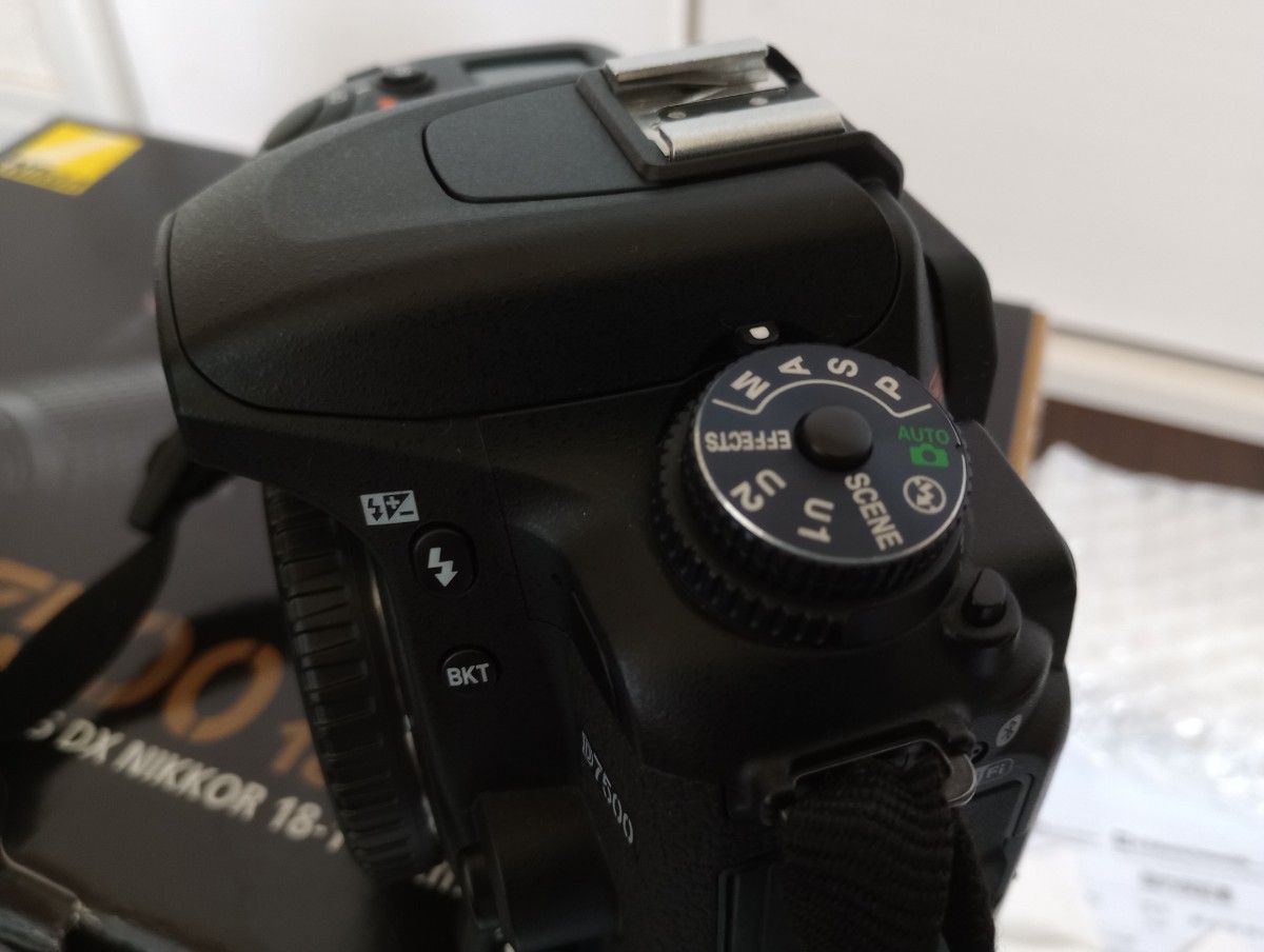 Nikon D7500+ 単焦点35㍉F1 8 ニコン バッテリー2個 純正フード Nikon D7500+ 単焦点35㍉F1 8 ニコン バッテリー2個 純正フード