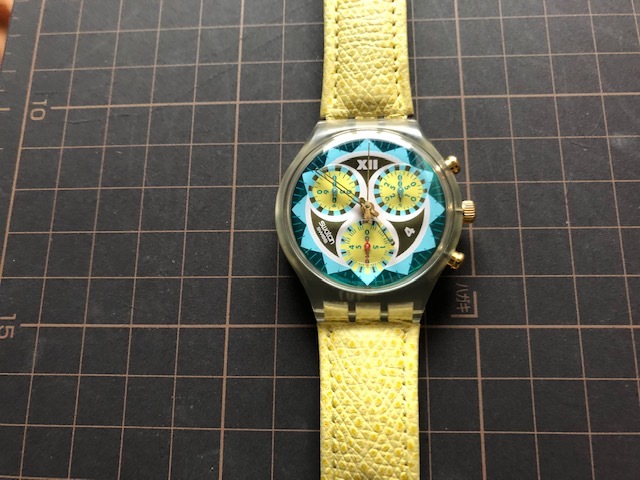 良品 レア swatch スウォッチ SWISS クロノグラフ AG1993 ブルー×イエロー系カラー ヴィンテージ クオーツ メンズ 腕時計_画像3