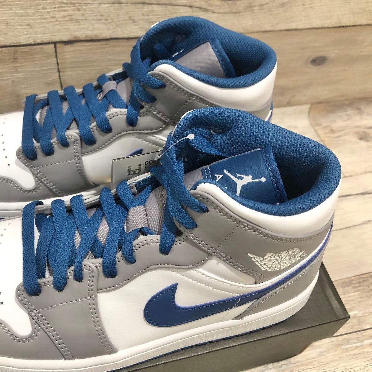新品未使用【NIKE】エアジョーダン1 25 5cm MID トゥルーブルー 新品未使用【NIKE】エアジョーダン1 25 5cm MID トゥルーブルー