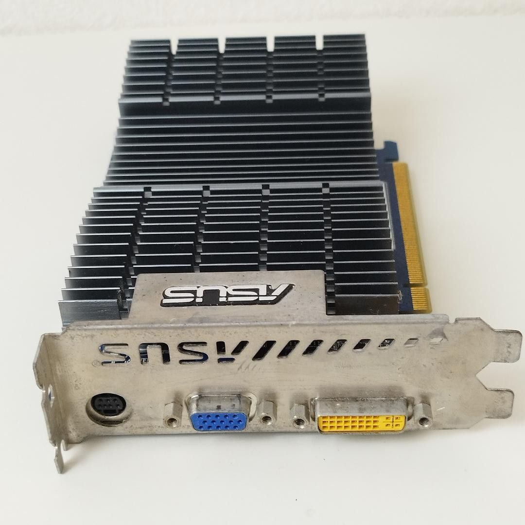 ジャンク マザーボード2枚とCPU グラボ5枚セットP8B75-M i3 2105 ジャンク マザーボード2枚とCPU グラボ5枚セットP8B75-M i3 2105