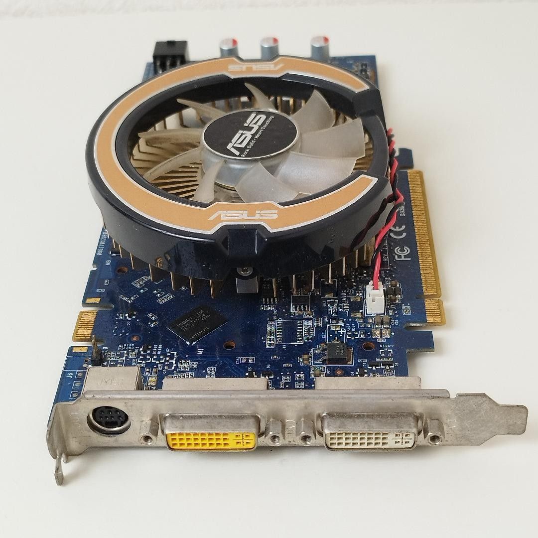 ジャンク マザーボード2枚とCPU グラボ5枚セットP8B75-M i3 2105 ジャンク マザーボード2枚とCPU グラボ5枚セットP8B75-M i3 2105