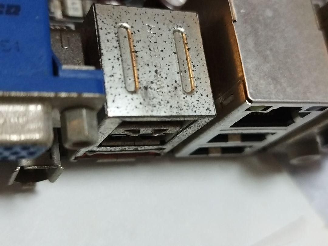 ジャンク マザーボード2枚とCPU グラボ5枚セットP8B75-M i3 2105 ジャンク マザーボード2枚とCPU グラボ5枚セットP8B75-M i3 2105