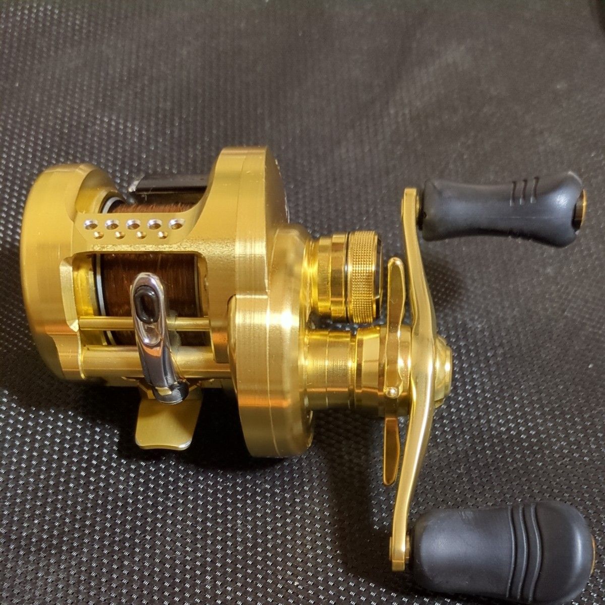 美品】SHIMANO 15 カルカッタコンクエスト101HG 美品】SHIMANO 15 カルカッタコンクエスト101HG