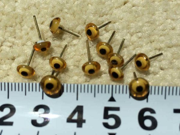 100個!希少なガラス製のグラスアイ・1970年代~80年代の稀少なホンモノのハンドメイド・ガラスアイ 100個入り