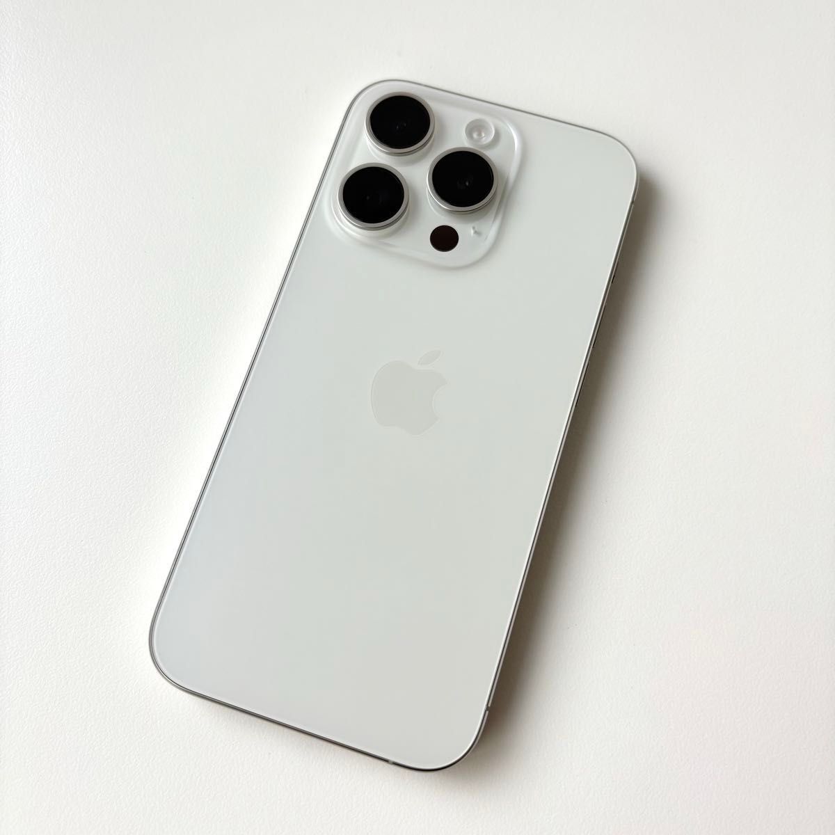 美品】iPhone 15 Pro ホワイトチタニウム 1TB SIMフリー おまけ 美品】iPhone 15 Pro ホワイトチタニウム 1TB SIMフリー おまけ