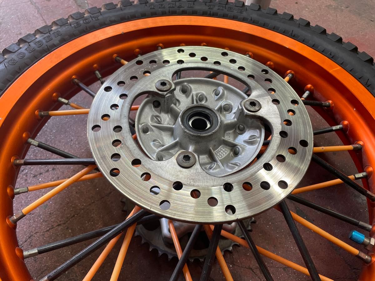 トリッカー 純正ホイール タイヤほぼ新品 前後セット 19インチ16 トリッカー 純正ホイール タイヤほぼ新品 前後セット 19インチ16