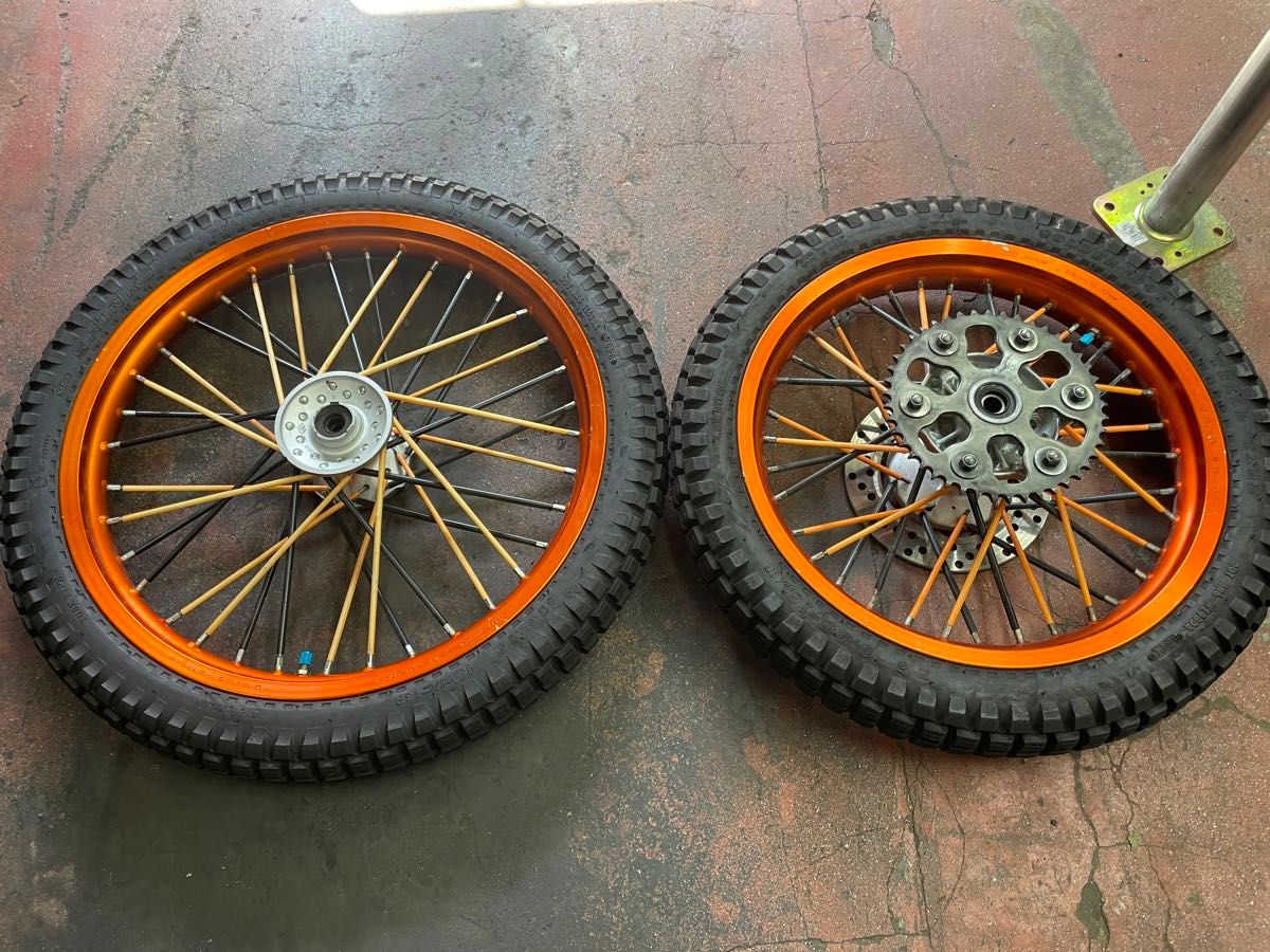 トリッカー 純正ホイール タイヤほぼ新品 前後セット 19インチ16 トリッカー 純正ホイール タイヤほぼ新品 前後セット 19インチ16