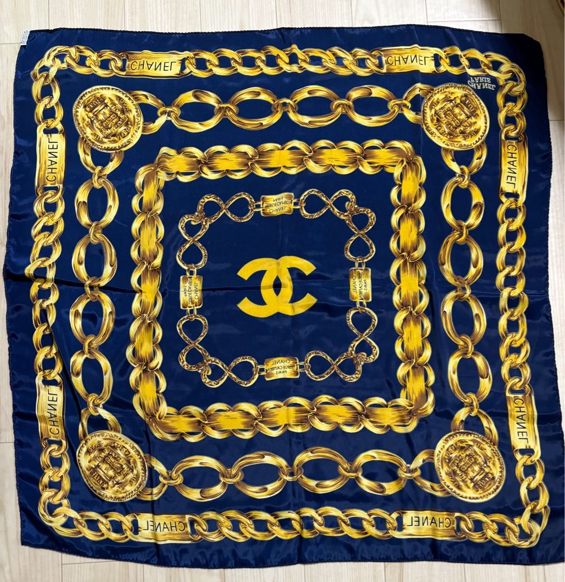 CHANEL シルクスカーフ チェーンデザイン
