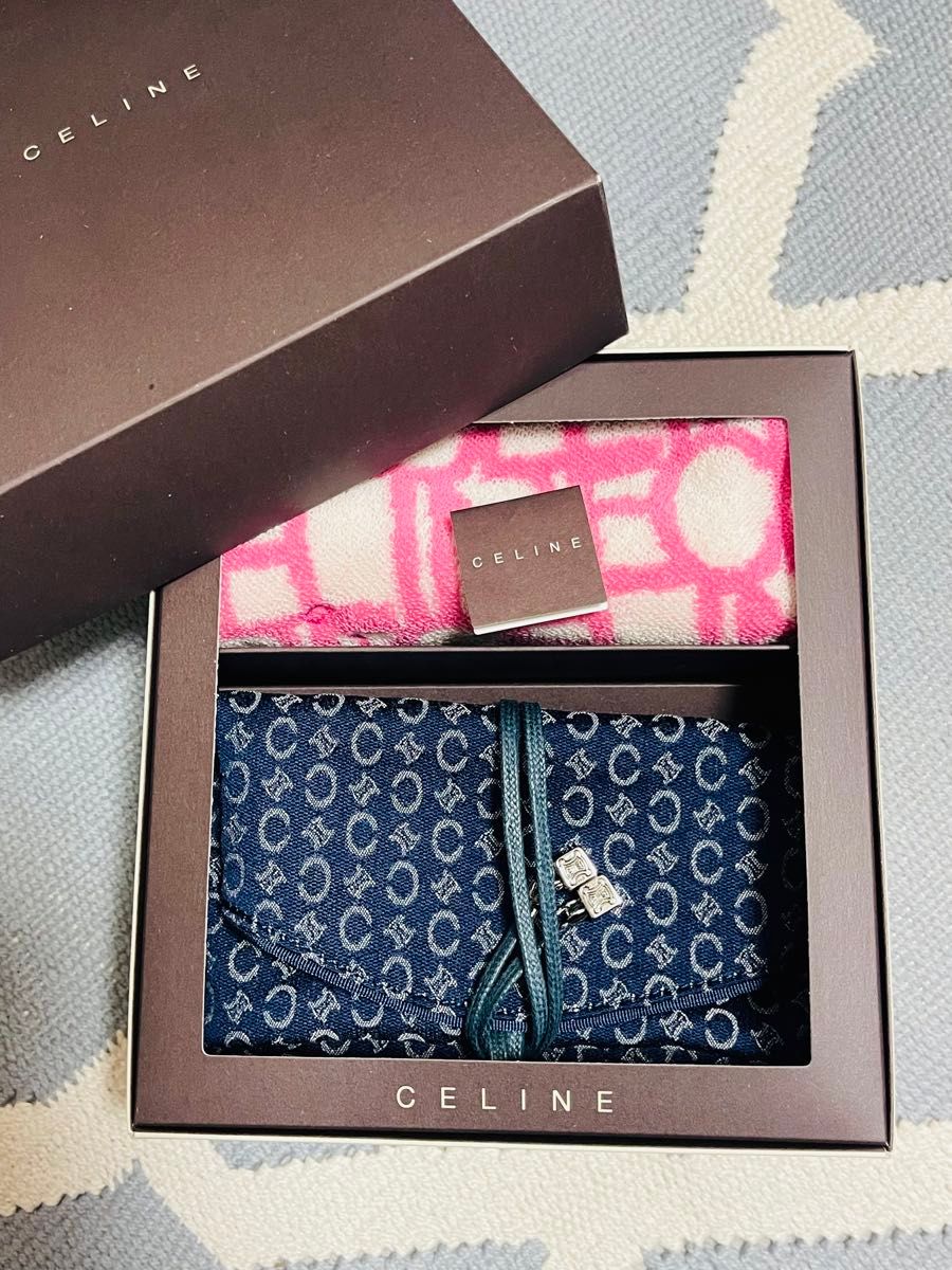 新品 未使用 箱付き セリーヌ ポーチ ハンカチ セット CELINE 新品 未使用 箱付き セリーヌ ポーチ ハンカチ セット CELINE