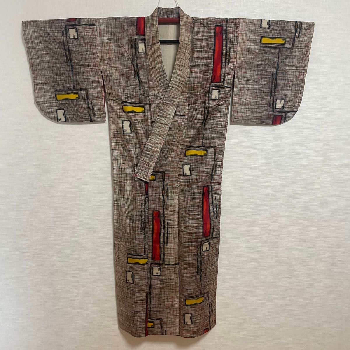 銘仙】袷 細かい格子柄 短冊模様 赤 黄 白 アンティーク着物 銘仙】袷 細かい格子柄 短冊模様 赤 黄 白 アンティーク着物