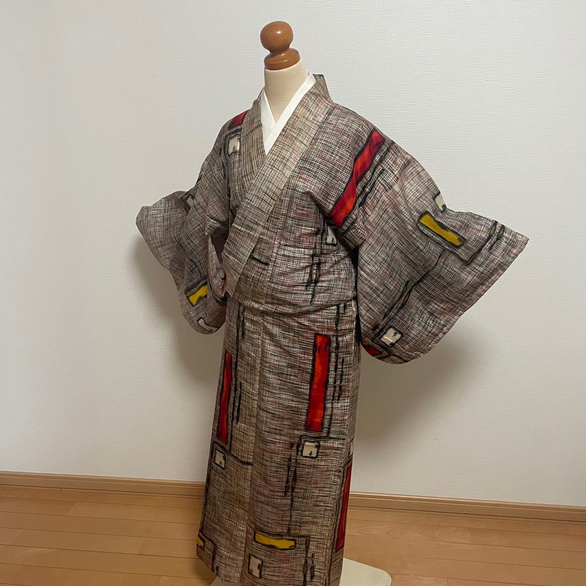 銘仙】袷 細かい格子柄 短冊模様 赤 黄 白 アンティーク着物 銘仙】袷 細かい格子柄 短冊模様 赤 黄 白 アンティーク着物