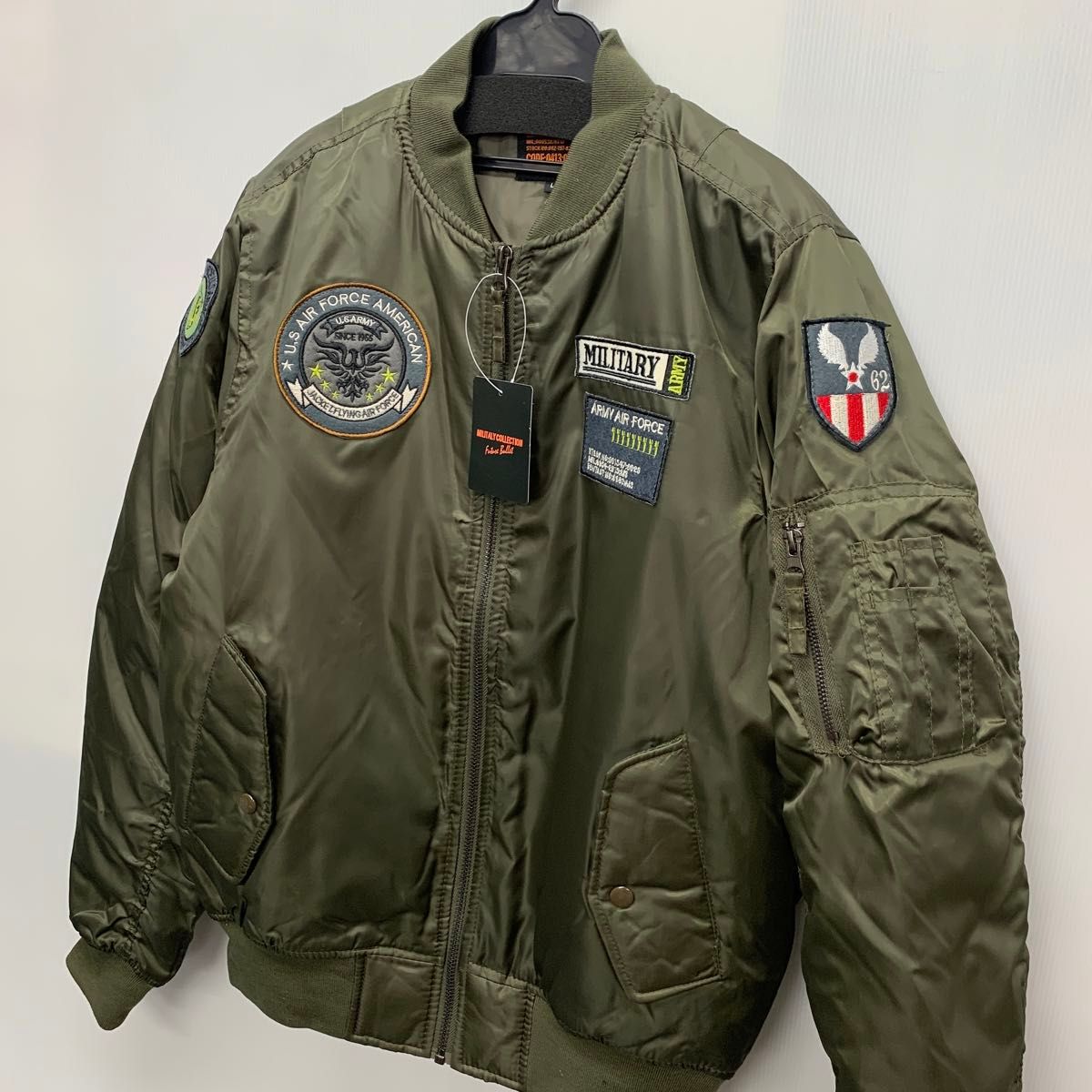 新品 メンズ Lサイズ MA-1 ワッペン付き 中綿フライトジャケット 新品 メンズ Lサイズ MA-1 ワッペン付き 中綿フライトジャケット