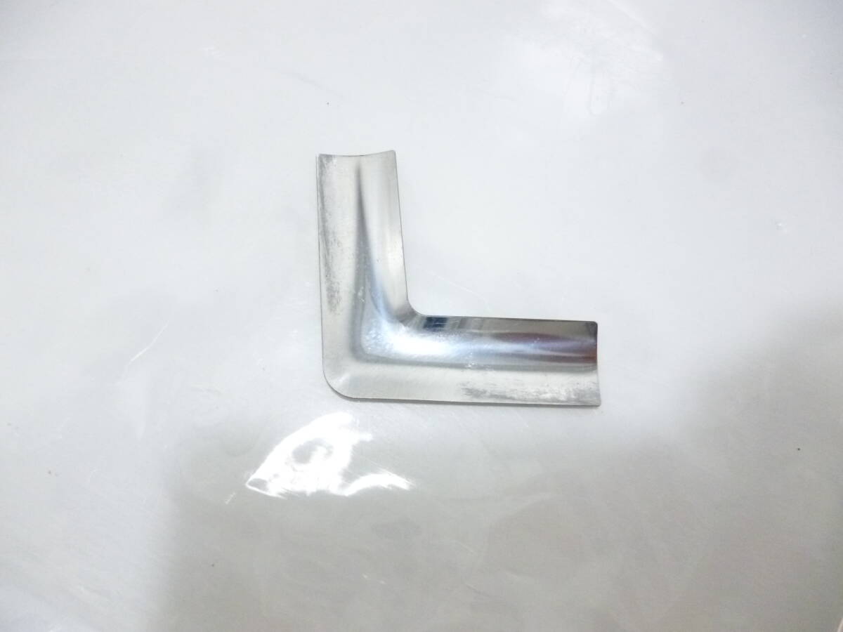 ■『希少』サニトラ　B122　純正　フロントガラス　四角部分　メッキモール　旧車　日産　当時物　入手困難　良品■