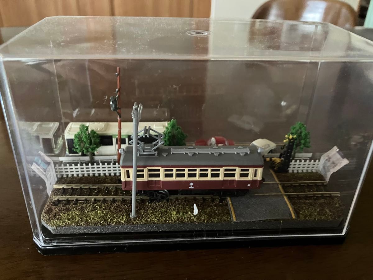 気薄な踏切装置付 Nゲージ鉄道模型 1/150トロリー電車と車・バス 気薄な踏切装置付 Nゲージ鉄道模型 1/150トロリー電車と車・バス