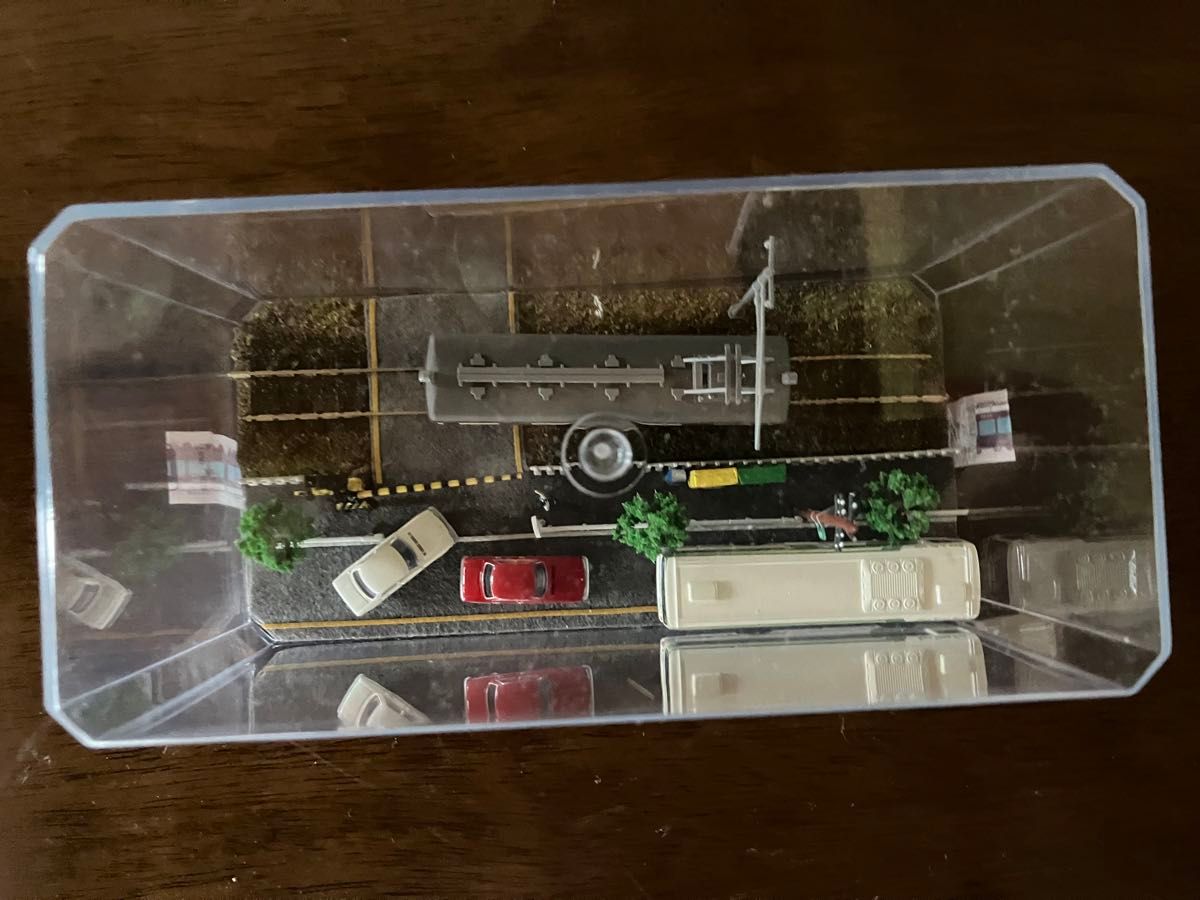 気薄な踏切装置付 Nゲージ鉄道模型 1/150トロリー電車と車・バス 気薄な踏切装置付 Nゲージ鉄道模型 1/150トロリー電車と車・バス