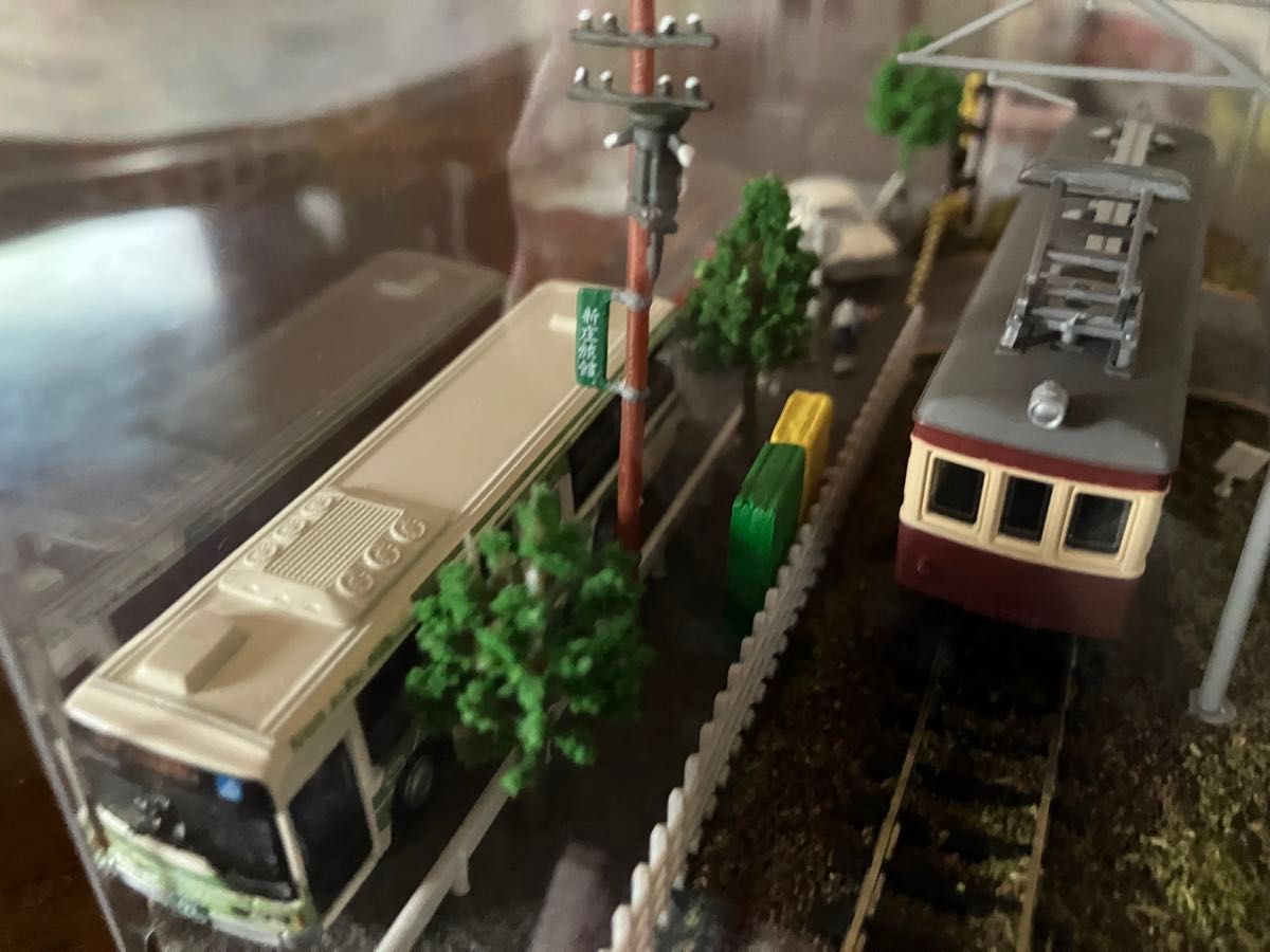 気薄な踏切装置付 Nゲージ鉄道模型 1/150トロリー電車と車・バス 気薄な踏切装置付 Nゲージ鉄道模型 1/150トロリー電車と車・バス