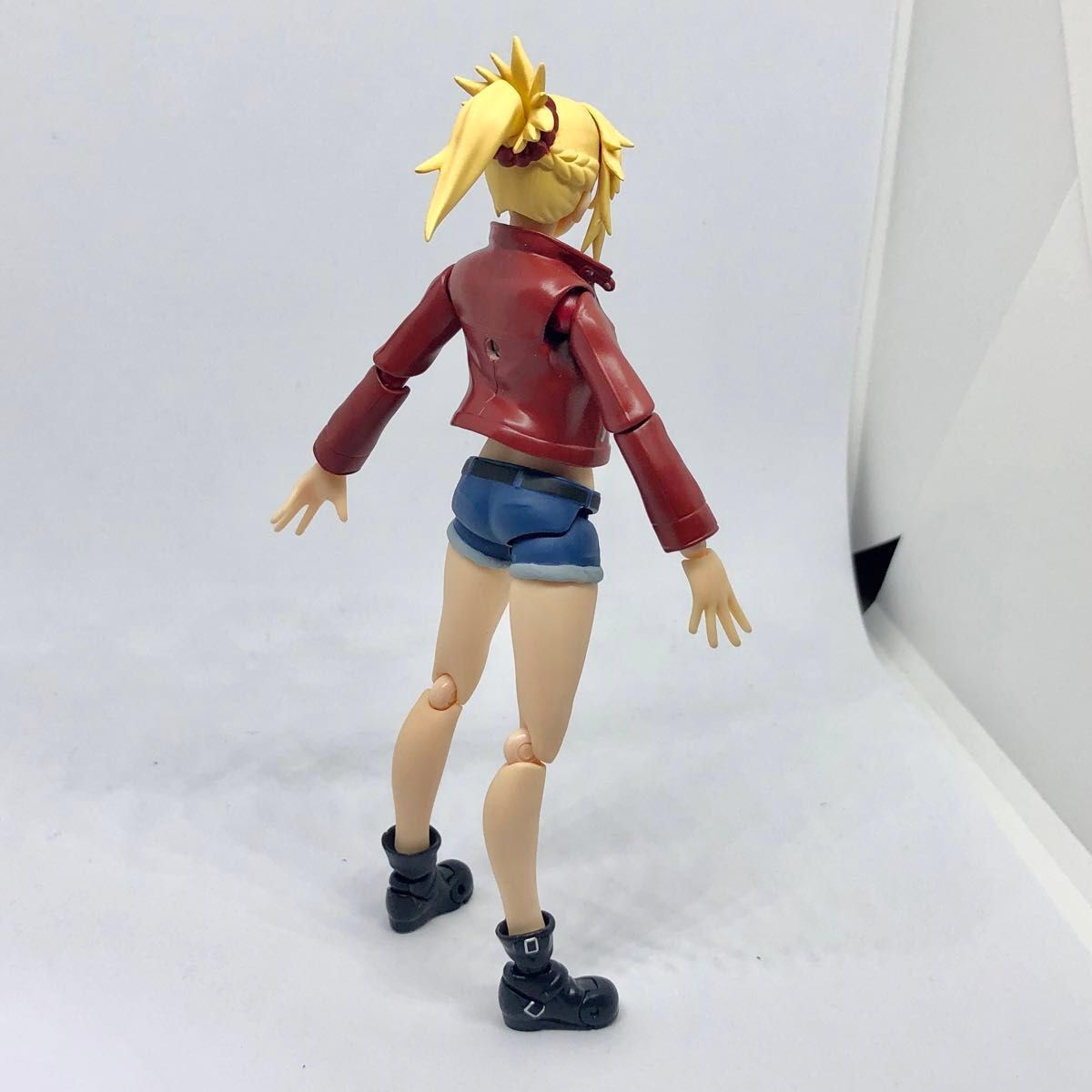 開封品 figma Fate/Apocrypha 赤のセイバー 私服ver 開封品 figma Fate/Apocrypha 赤のセイバー 私服ver