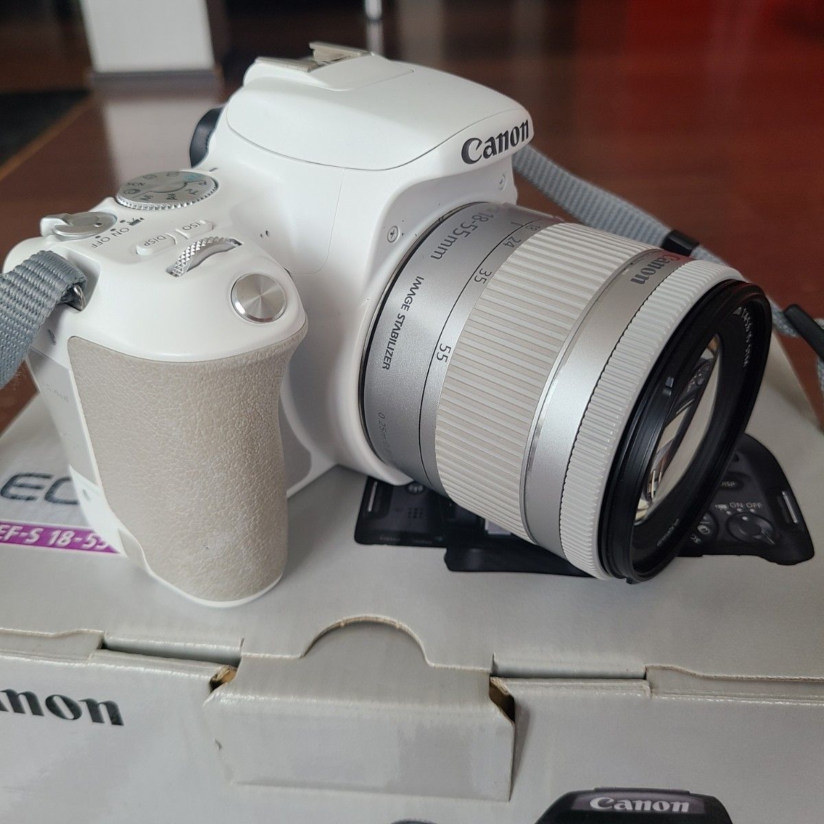 Canon EOS Kiss X9 ホワイト白 希少 デジタル 一眼レフカメラ Canon EOS Kiss X9 ホワイト白 希少 デジタル 一眼レフカメラ