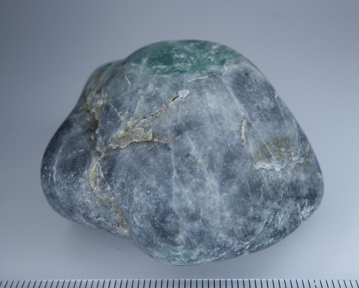 糸魚川翡翠 青海 金山 約131g 黒翡翠 翡翠原石 海石 自然石 鑑賞 糸魚川翡翠 青海 金山 約131g 黒翡翠 翡翠原石 海石 自然石 鑑賞