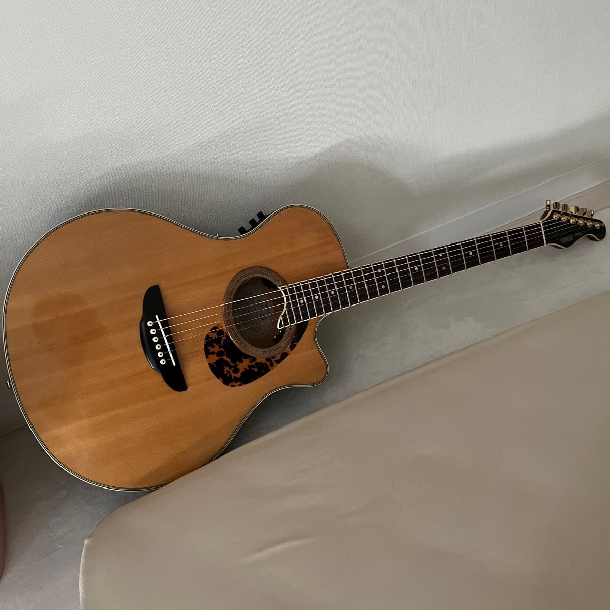 YAMAHA APX8S ゴトーペグに交換済み サドル交換済み 長渕剛 YAMAHA APX8S ゴトーペグに交換済み サドル交換済み 長渕剛