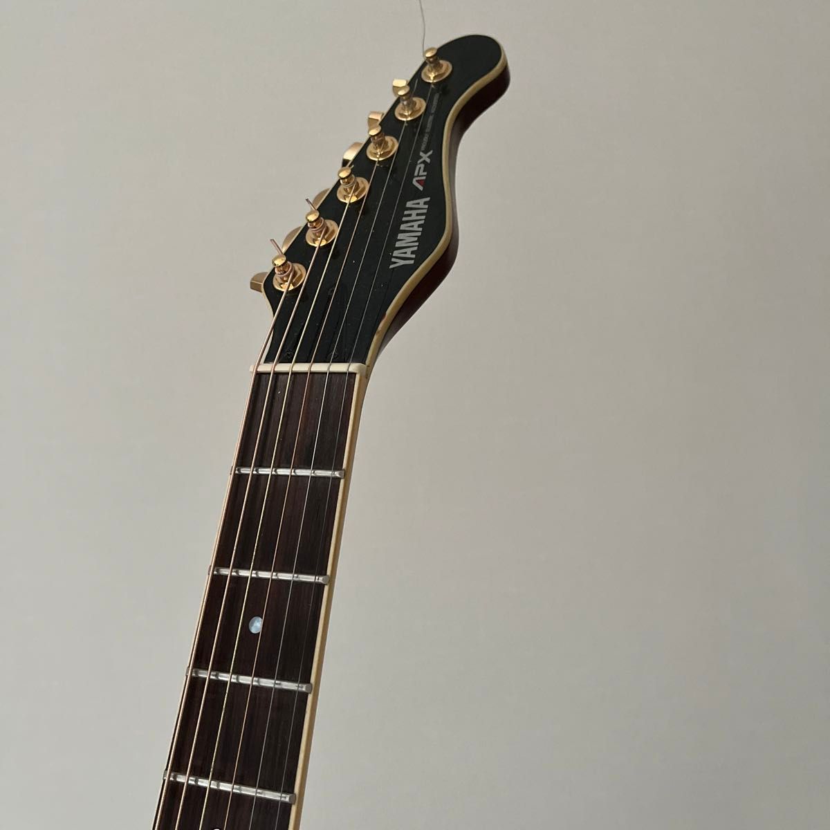YAMAHA APX8S ゴトーペグに交換済み サドル交換済み 長渕剛 YAMAHA APX8S ゴトーペグに交換済み サドル交換済み 長渕剛