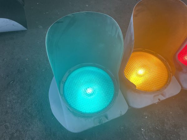 Yahoo!オークション - 【40】信号機 本物 平成10年製 小糸工業 Yahoo!オークション - 【40】信号機 本物 平成10年製 小糸工業