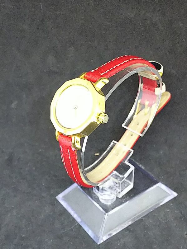 新品　レディース腕時計　超細身　赤色　ボルドー　ベルトタイプ　V7_画像2