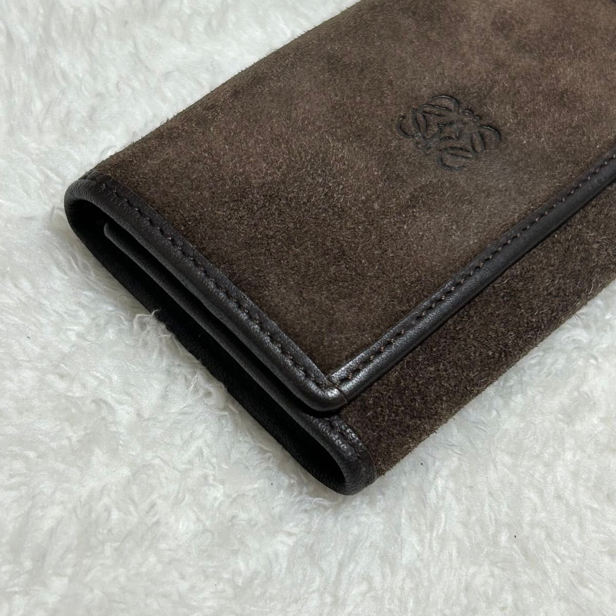 LOEWE ロエベ 6連 キーケース スウェード ロゴ 型押し LOEWE ロエベ 6連 キーケース スウェード ロゴ 型押し