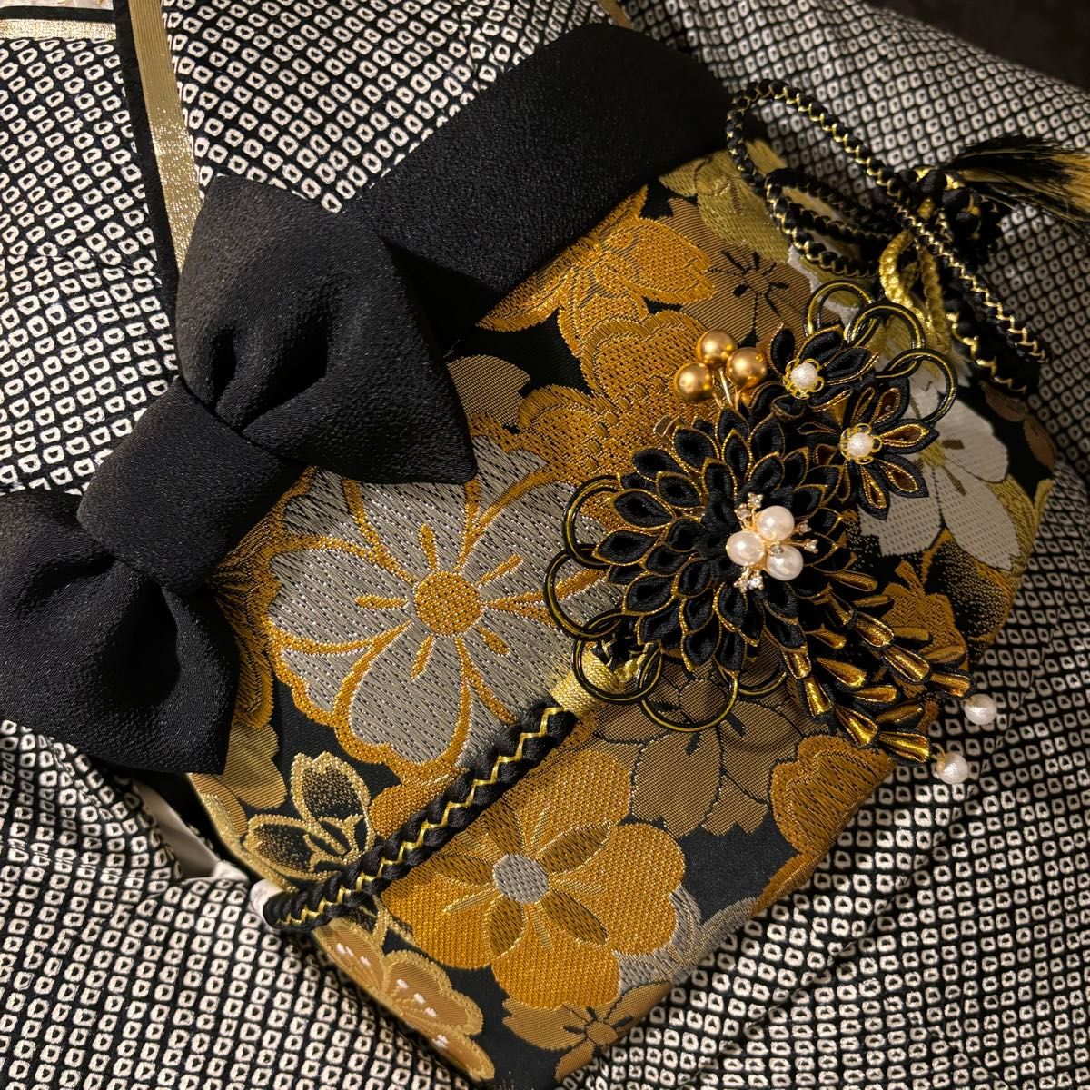 美品 総絞り 黒金 桜模様 金彩 逸品 振袖 フルセット 振り袖 美品 総絞り 黒金 桜模様 金彩 逸品 振袖 フルセット 振り袖