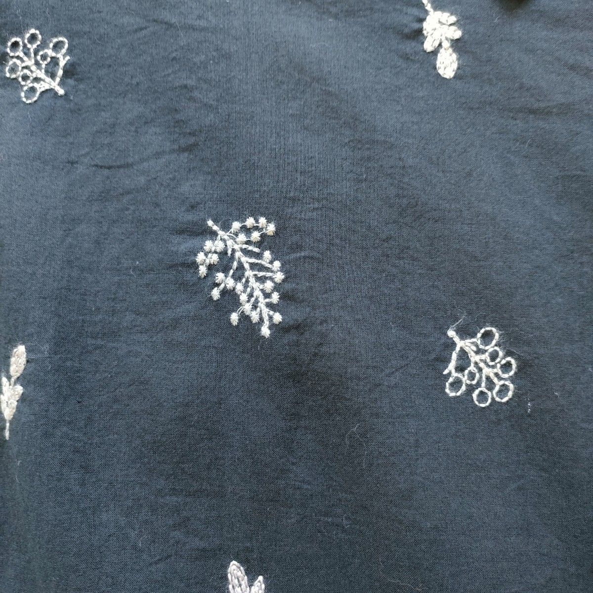 美品】BLISS BUNCH ブリスバンチ 刺繍ワンピース 植物柄 美品】BLISS BUNCH ブリスバンチ 刺繍ワンピース 植物柄