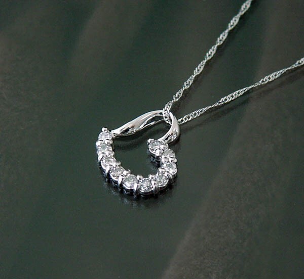  free shipping [4 month birthstone * with discrimination ] platinum natural diamond 0.1ct sweet 10 Heart design necklace 