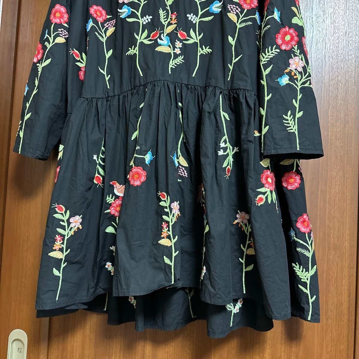 ZARA ザラ 刺繍ワンピース 花柄 ワンピース ブラック ザラ ZARA ザラ 刺繍ワンピース 花柄 ワンピース ブラック ザラ