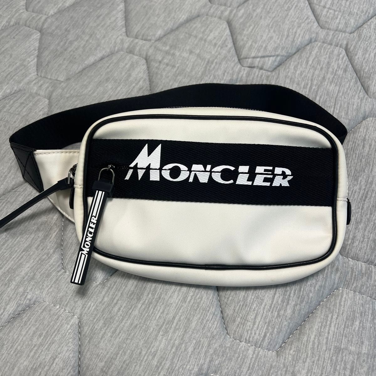 美品 MONCLER ボディバッグ ホワイト メンズ|Yahoo!フリマ(旧 美品 MONCLER ボディバッグ ホワイト メンズ|Yahoo!フリマ(旧