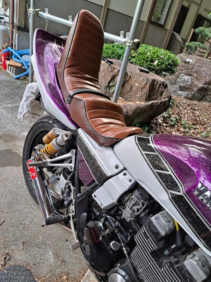 xjr400 4hm 三段シート チョビ三段 タックロール 送料込み xjr400 4hm 三段シート チョビ三段 タックロール 送料込み
