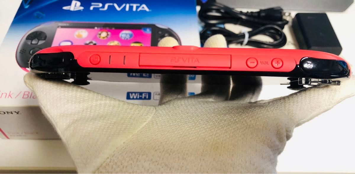 PS VITA 2000 美品 ピンクブラック すぐに遊べる 箱説付 1式 PS VITA 2000 美品 ピンクブラック すぐに遊べる 箱説付 1式