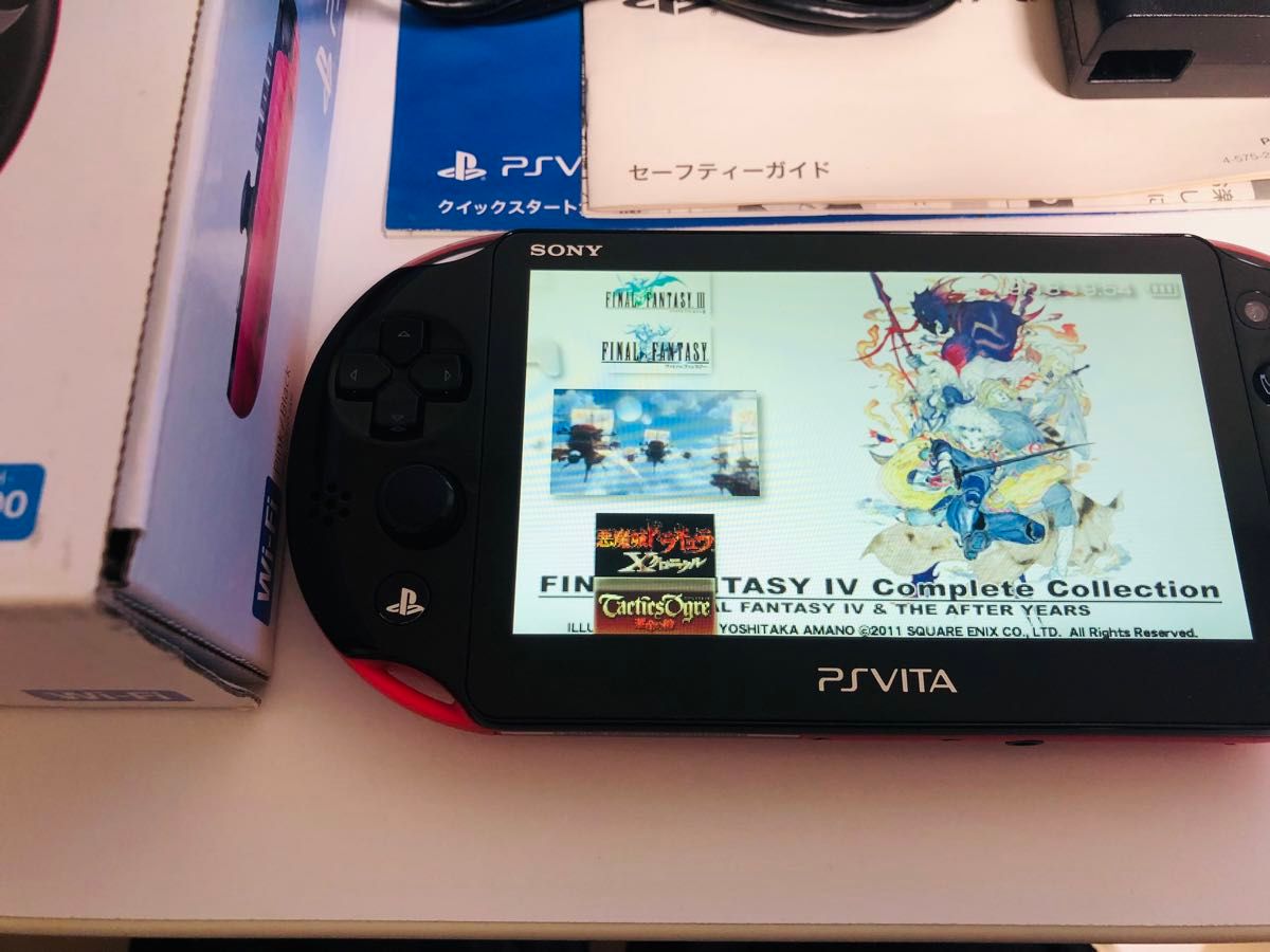 PS VITA 2000 美品 ピンクブラック すぐに遊べる 箱説付 1式 PS VITA 2000 美品 ピンクブラック すぐに遊べる 箱説付 1式
