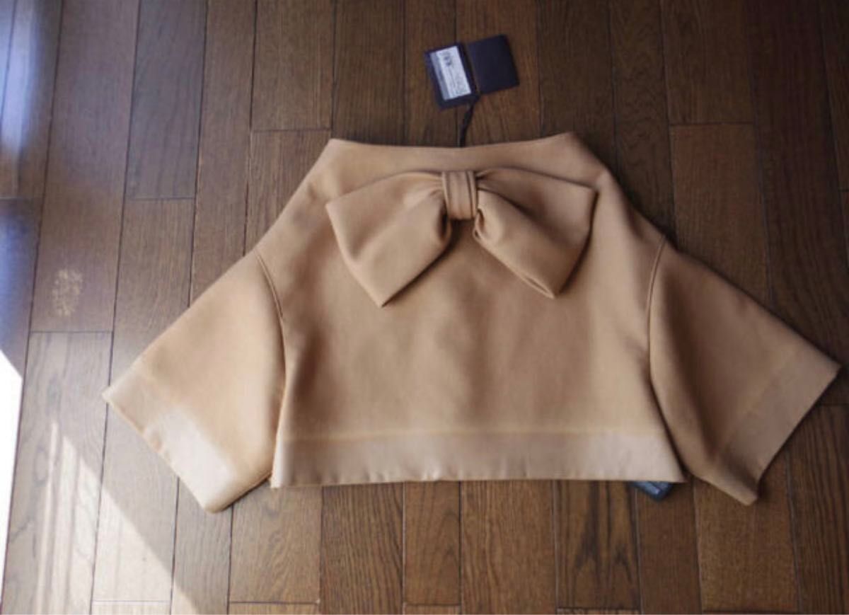 新品タグ付き PRADA ロゴ入り ショートコート 新品タグ付き PRADA ロゴ入りショートコート