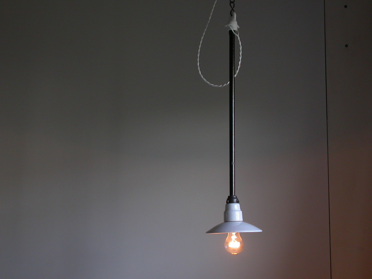  steel shaft attaching porcelain made Φ16. 5cm small pendant lamp / 1930 period Germany marks lie industry series lighting 