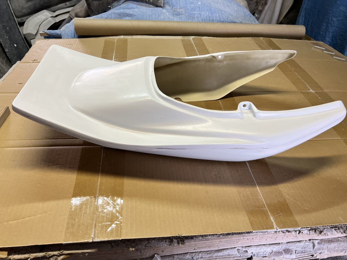 XJR400R 98年式〜07年式 羽タイプ テールカウル FRP製 高強度 XJR400R 98年式〜07年式 羽タイプ テールカウル FRP製 高強度