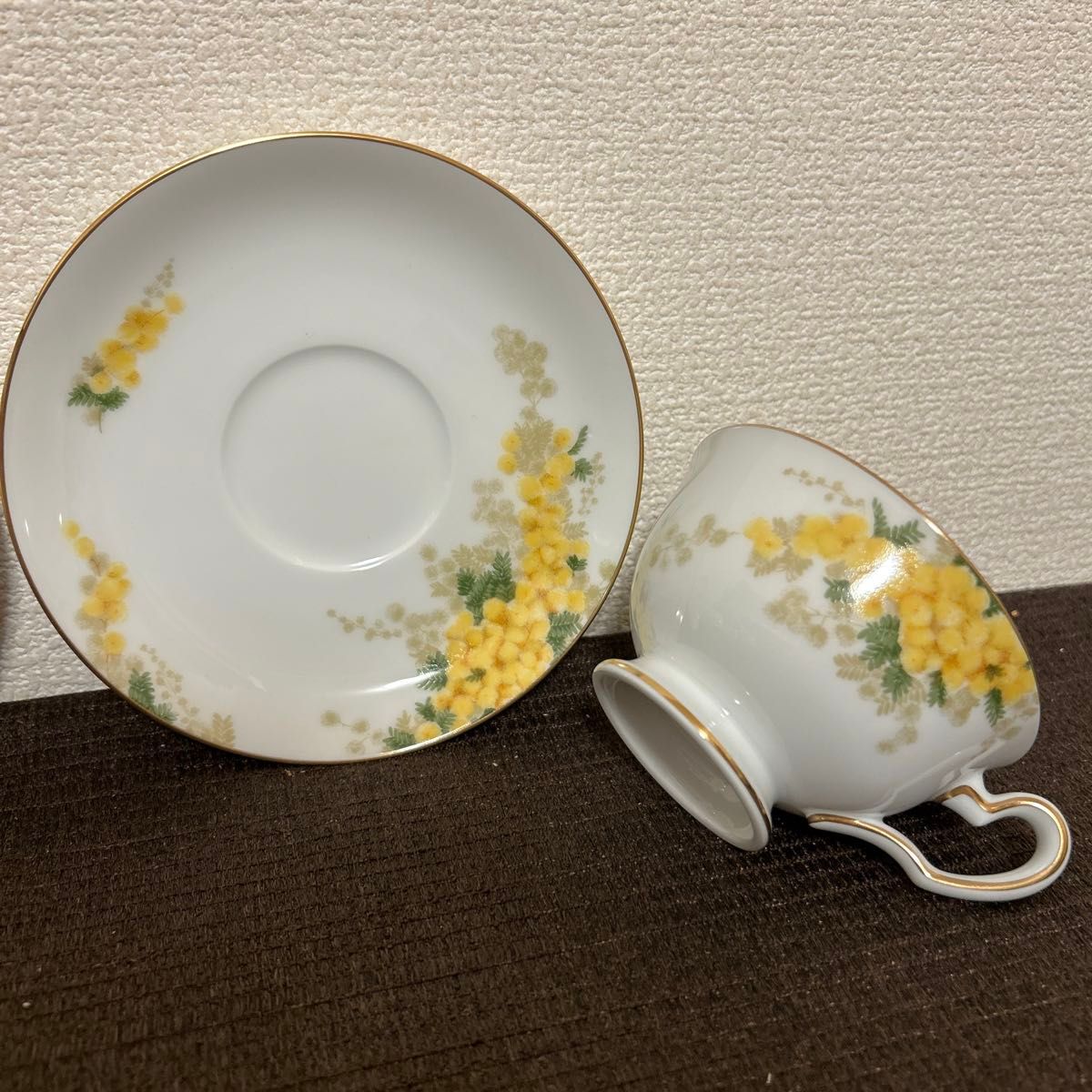 大倉陶園 ミモザ ティー カップ&ソーサー 花柄 金彩 未使用 大倉陶園 ミモザ ティー カップ&ソーサー 花柄 金彩 未使用