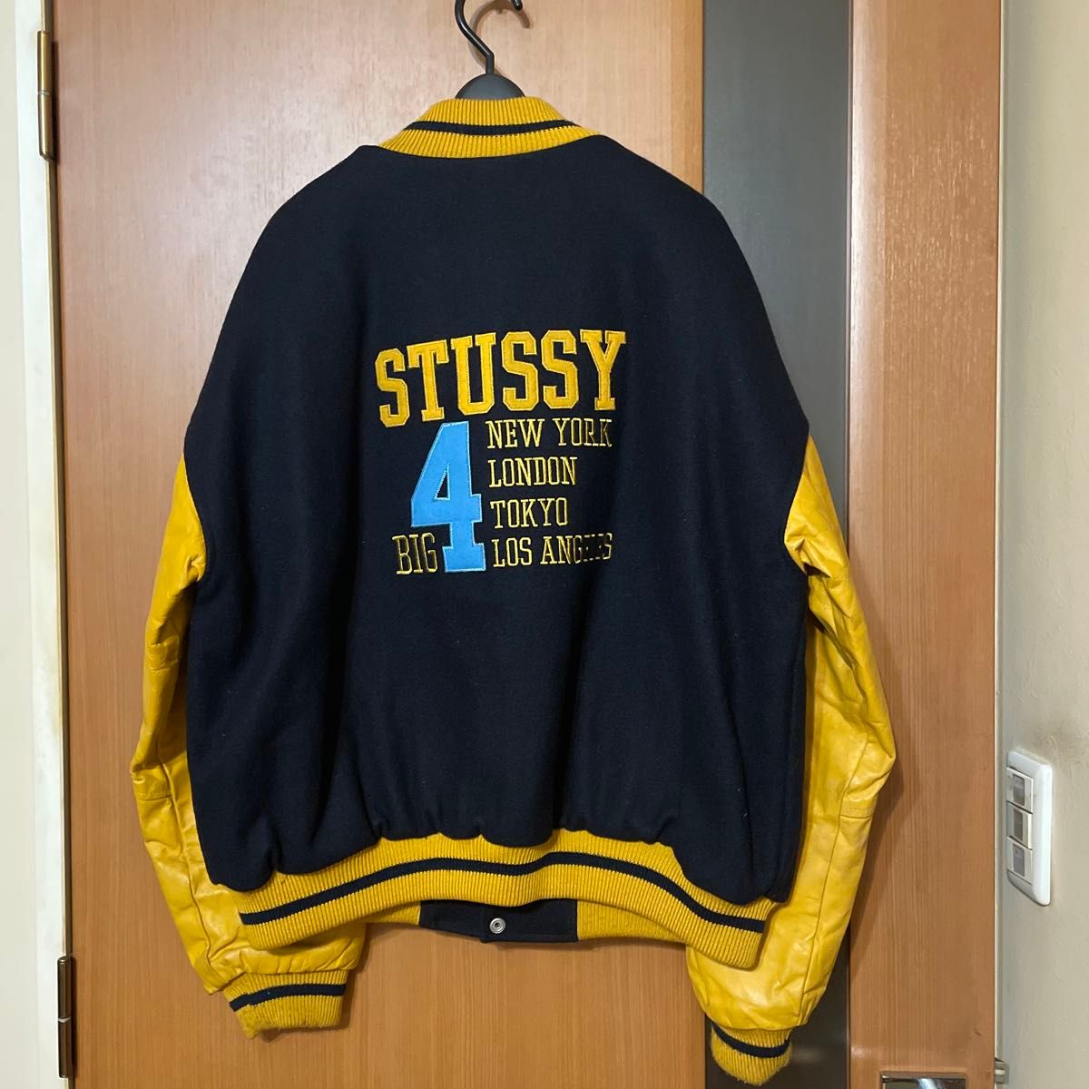 激レア アーカイブ『STUSSY』98年USA製 紺タグ「BIG4」袖レザー 激レア アーカイブ『STUSSY』98年USA製 紺タグ「BIG4」袖レザー