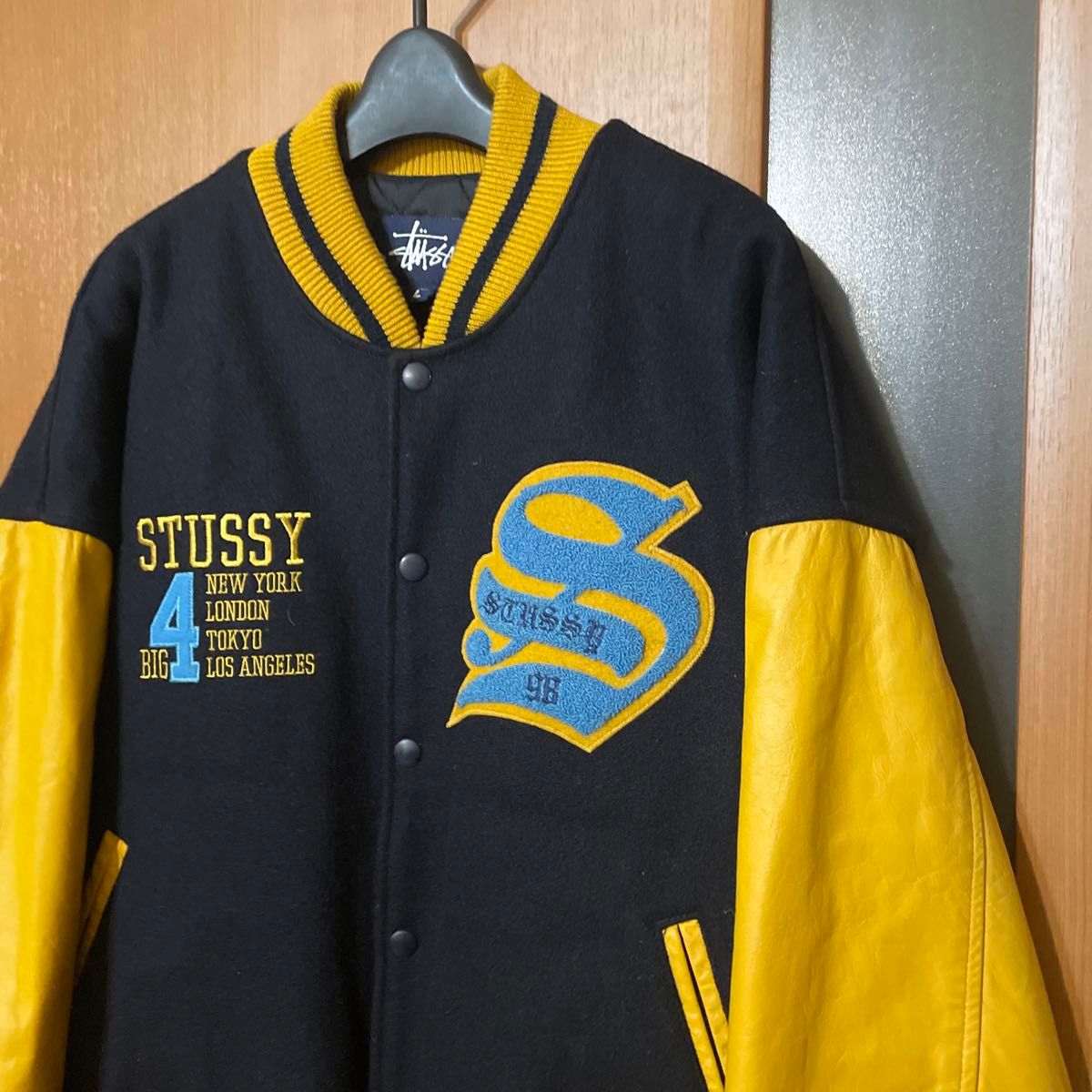 激レア アーカイブ『STUSSY』98年USA製 紺タグ「BIG4」袖レザー 激レア アーカイブ『STUSSY』98年USA製 紺タグ「BIG4」袖レザー